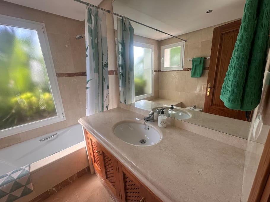 Costalita Beach Apartamento En Estepona Kültér fotó